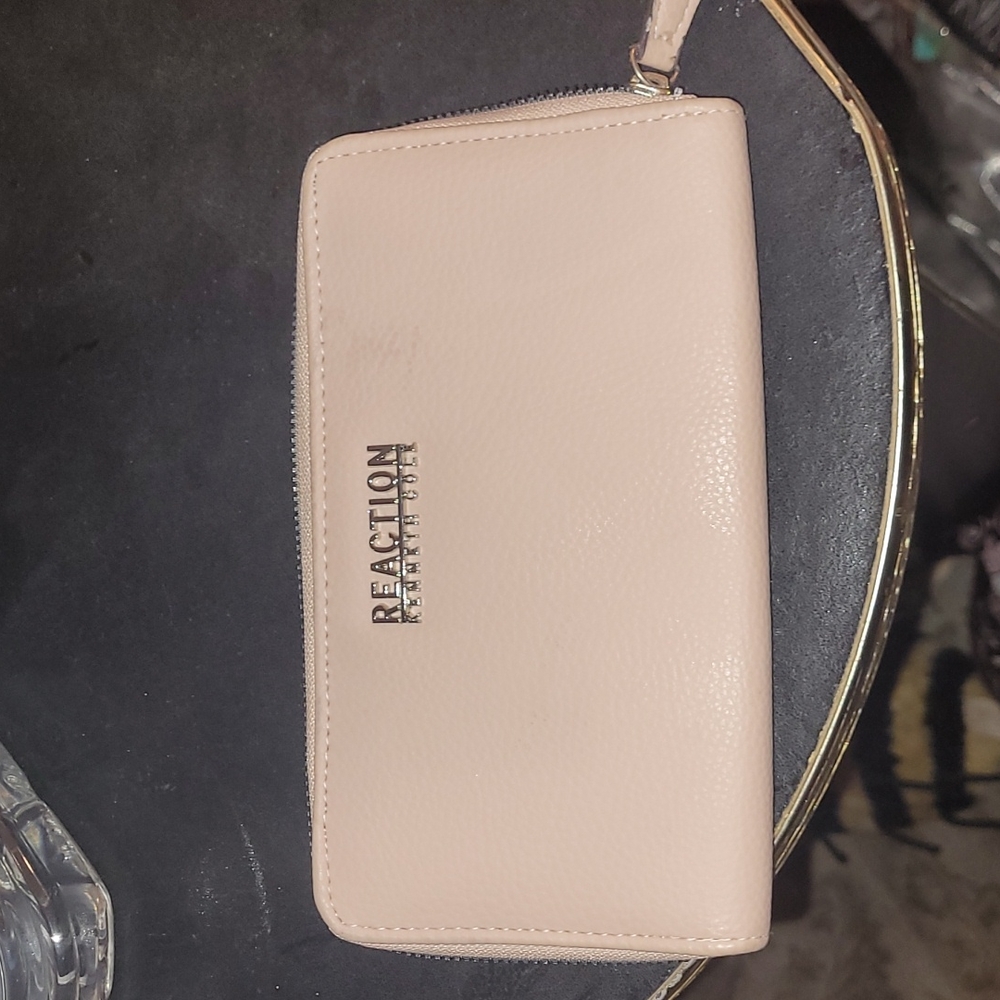 Nwot Kenneth Cole Reaction wallet
